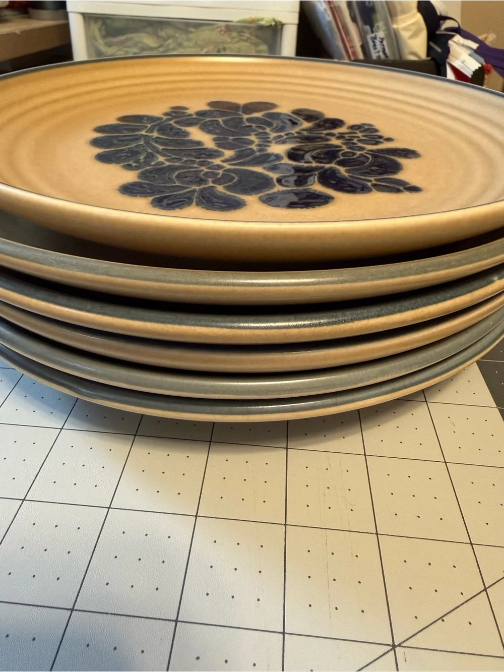 Set of 3 Pfaltzgraff Folk Art collection plates.